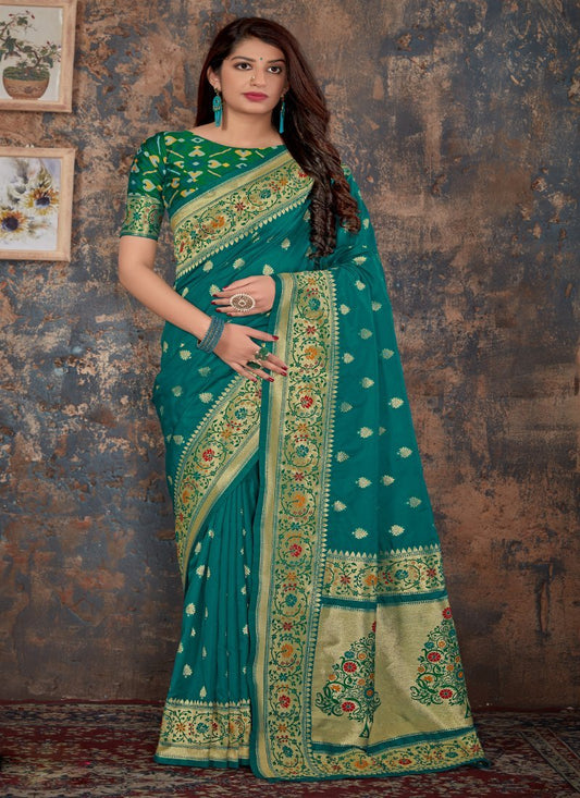 Women's Beautiful Banarasi Silk Function Wear Weaving Saree