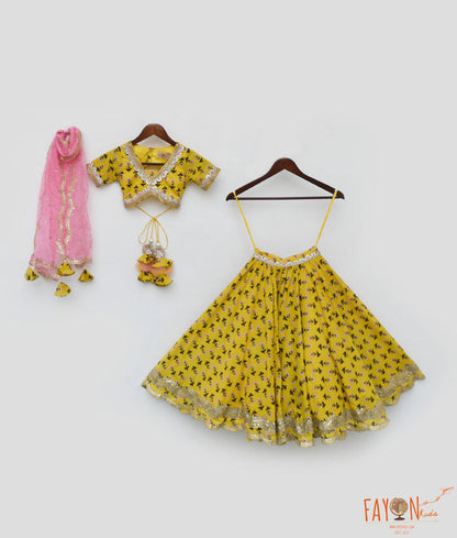 Girl's Yellow Printed Lehenga Choli And Organza Dupatta