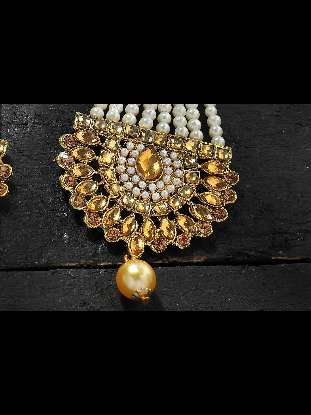 Trendia High Quality Earrings with Kundan & Pearls work Jker_108