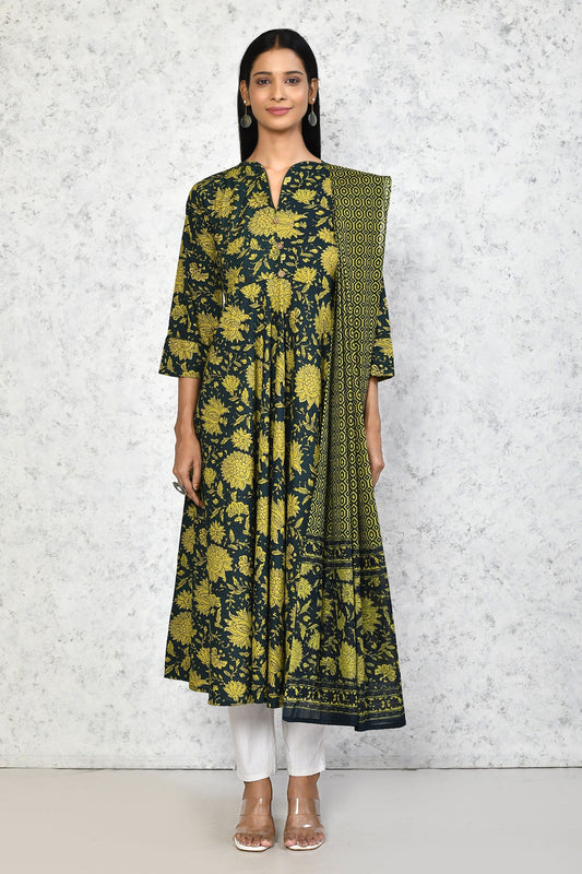 Women's Green Pure Cotton Floral Printed Anarkali Kurta With Dupatta