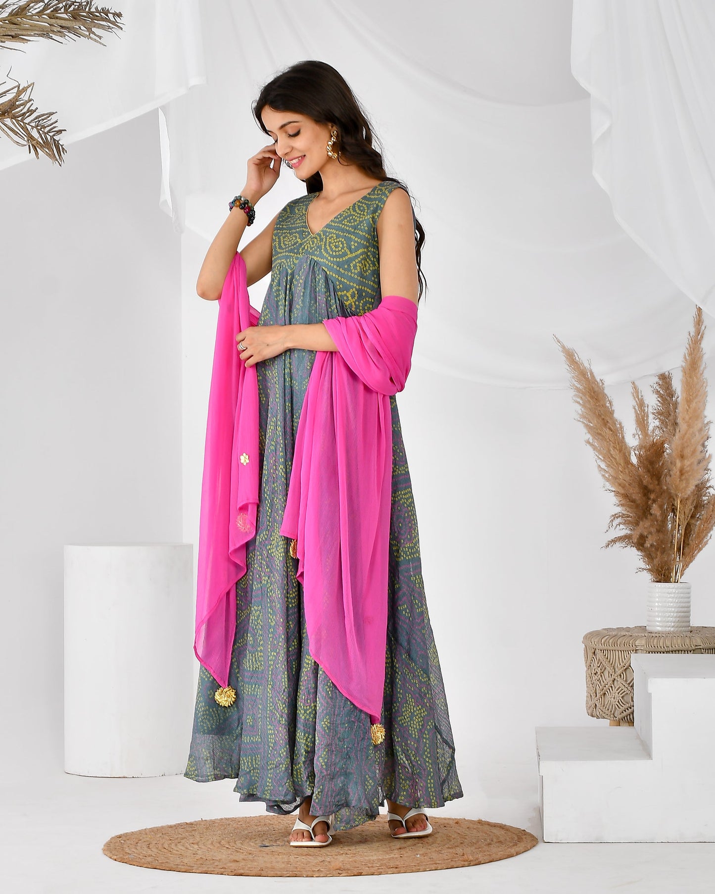 Women's GREY PINK BANDHANI SET