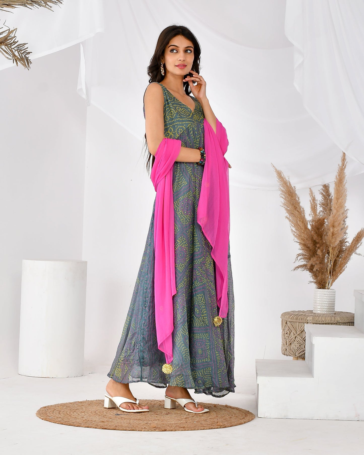 Women's GREY PINK BANDHANI SET