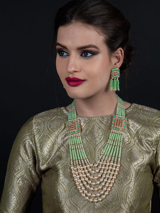 Women's Flaunting Green Beads And Pearl Necklace