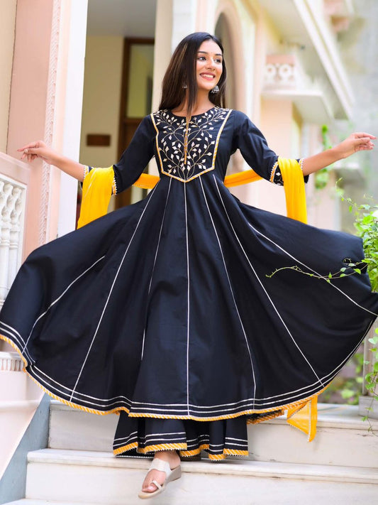 Women's Blissful Black Heavy Anarkali Suit Set