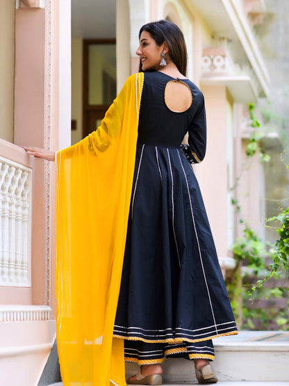 Women's Blissful Black Heavy Anarkali Suit Set