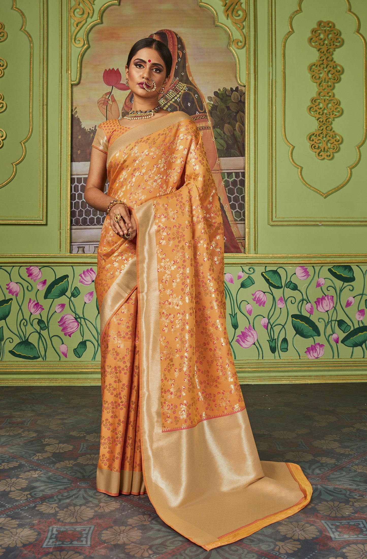 Women's Shiny Banarasi silk Woven Saree