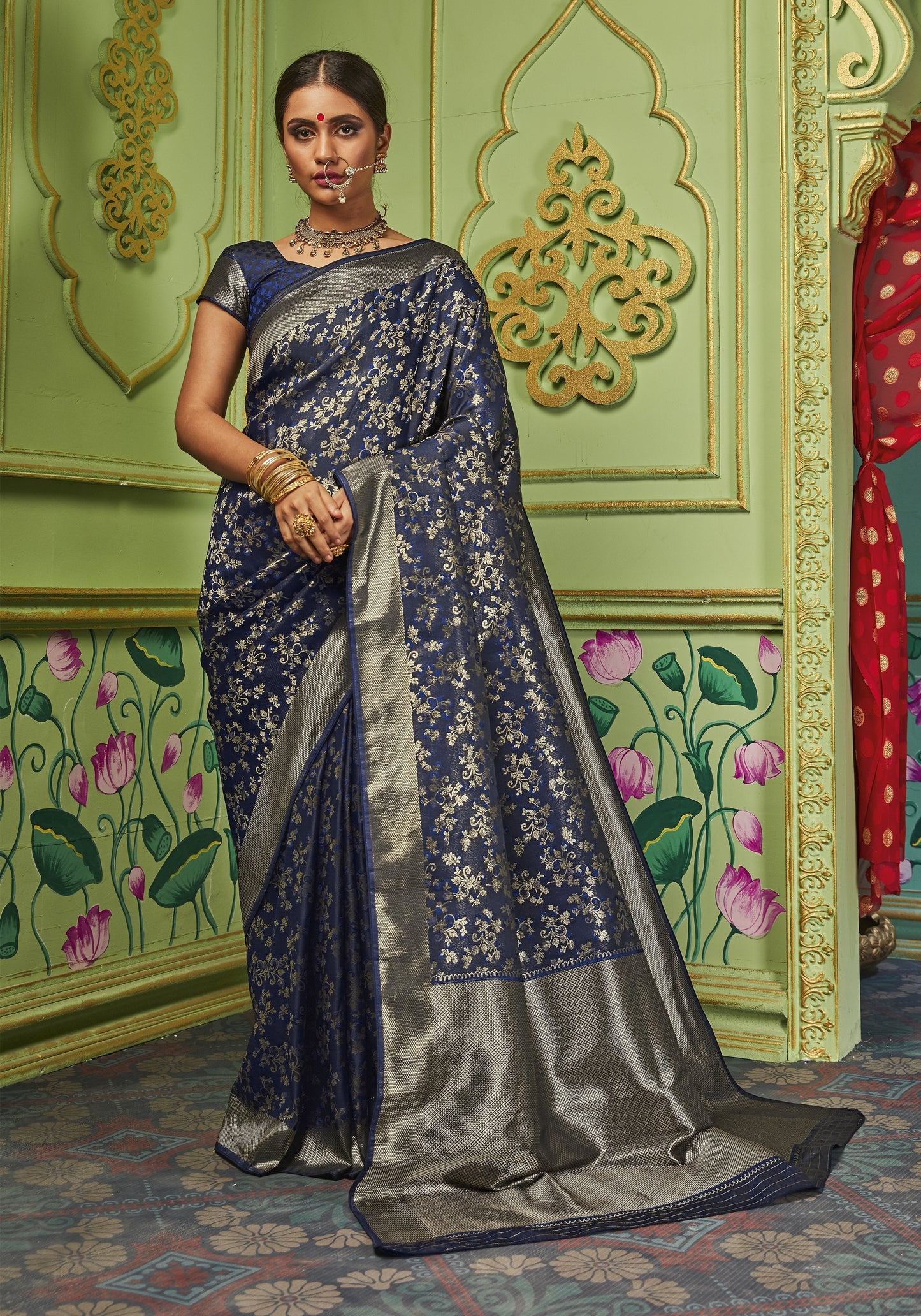 Women's Shiny Banarasi silk Woven Saree