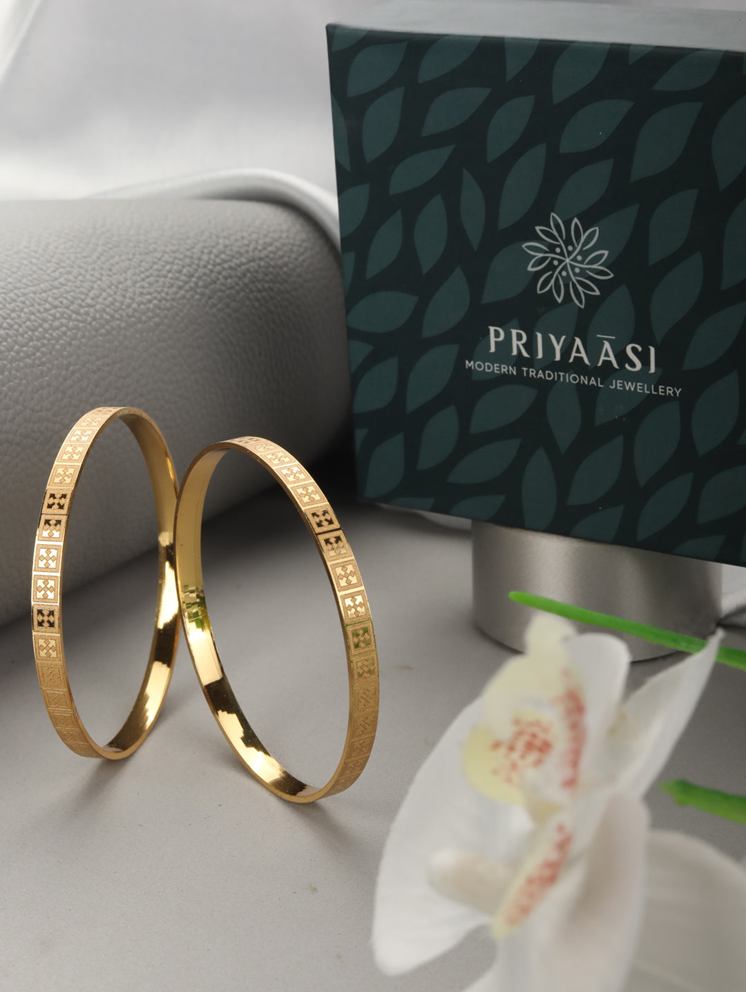 Women's Set of 2 Gold Plated Bangles Set - Priyaasi