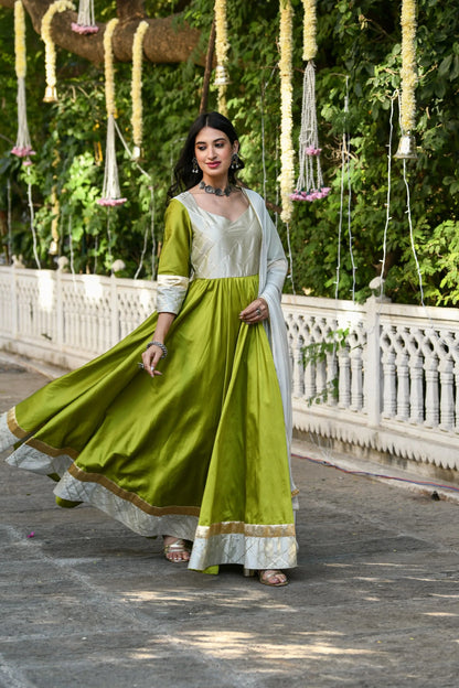 Women's White And Green Anarkali Gown- (2Pcs)