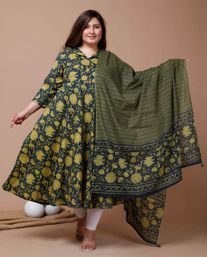 Women's Plus Size Floral Green Printed Cotton Anarkali Kurta With Dupatta