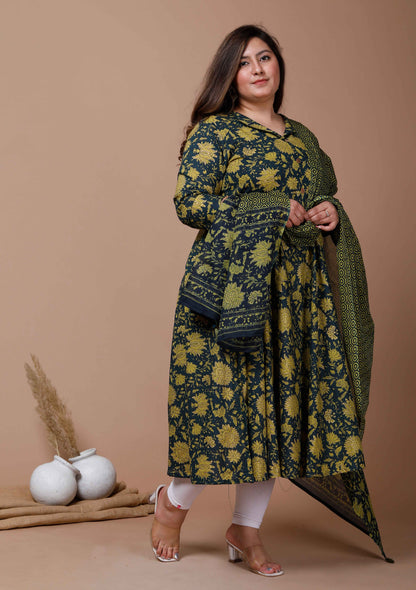 Women's Plus Size Floral Green Printed Cotton Anarkali Kurta With Dupatta