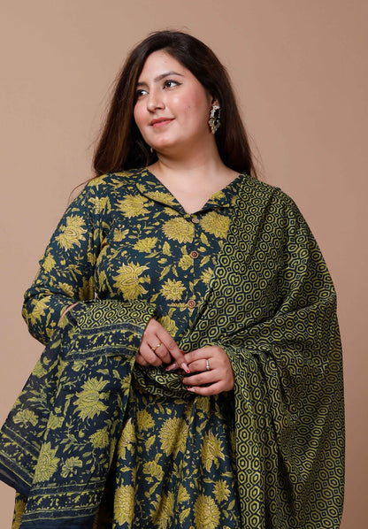 Women's Plus Size Floral Green Printed Cotton Anarkali Kurta With Dupatta