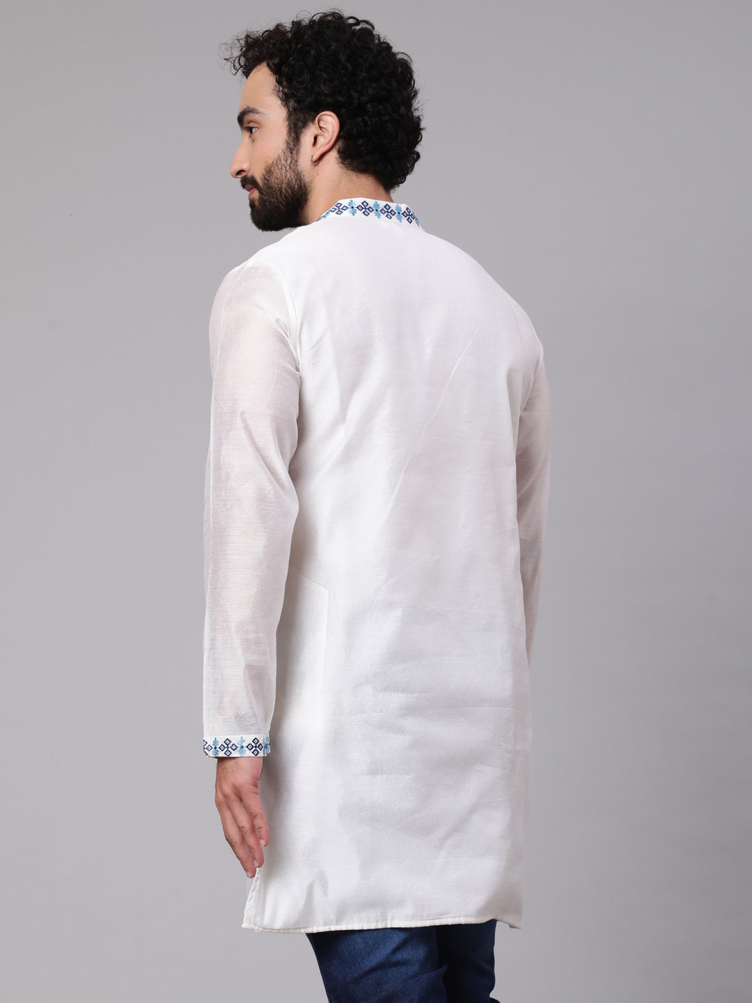 Men's White Kurta With Embroidered Details