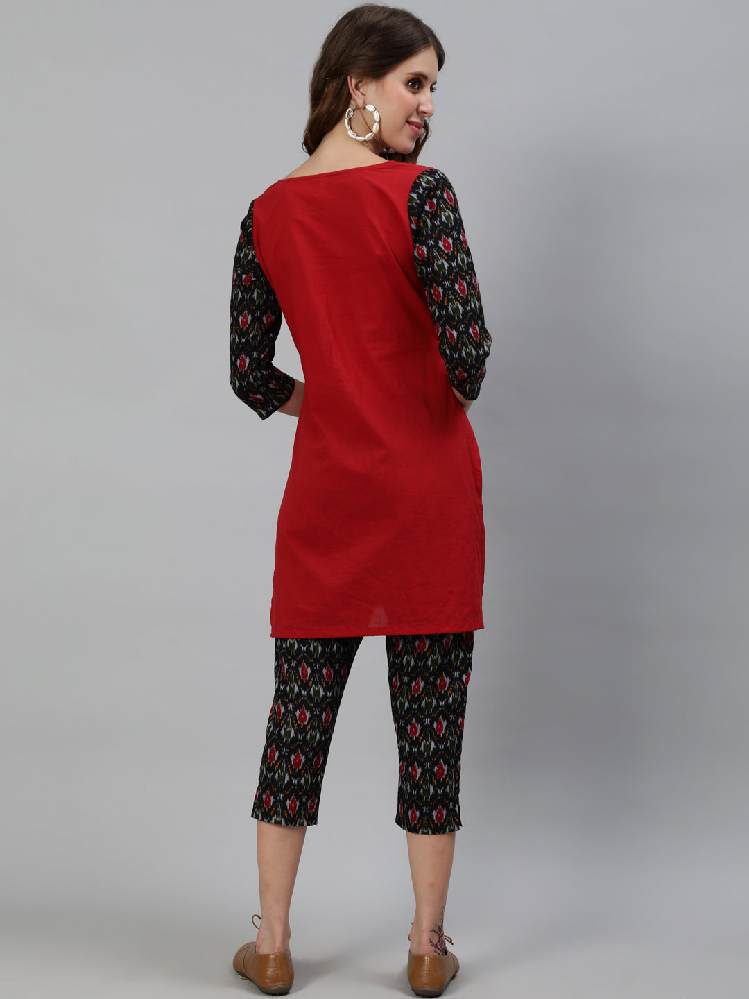 Women's Maroon Patola Print Kurta With Capri Pant