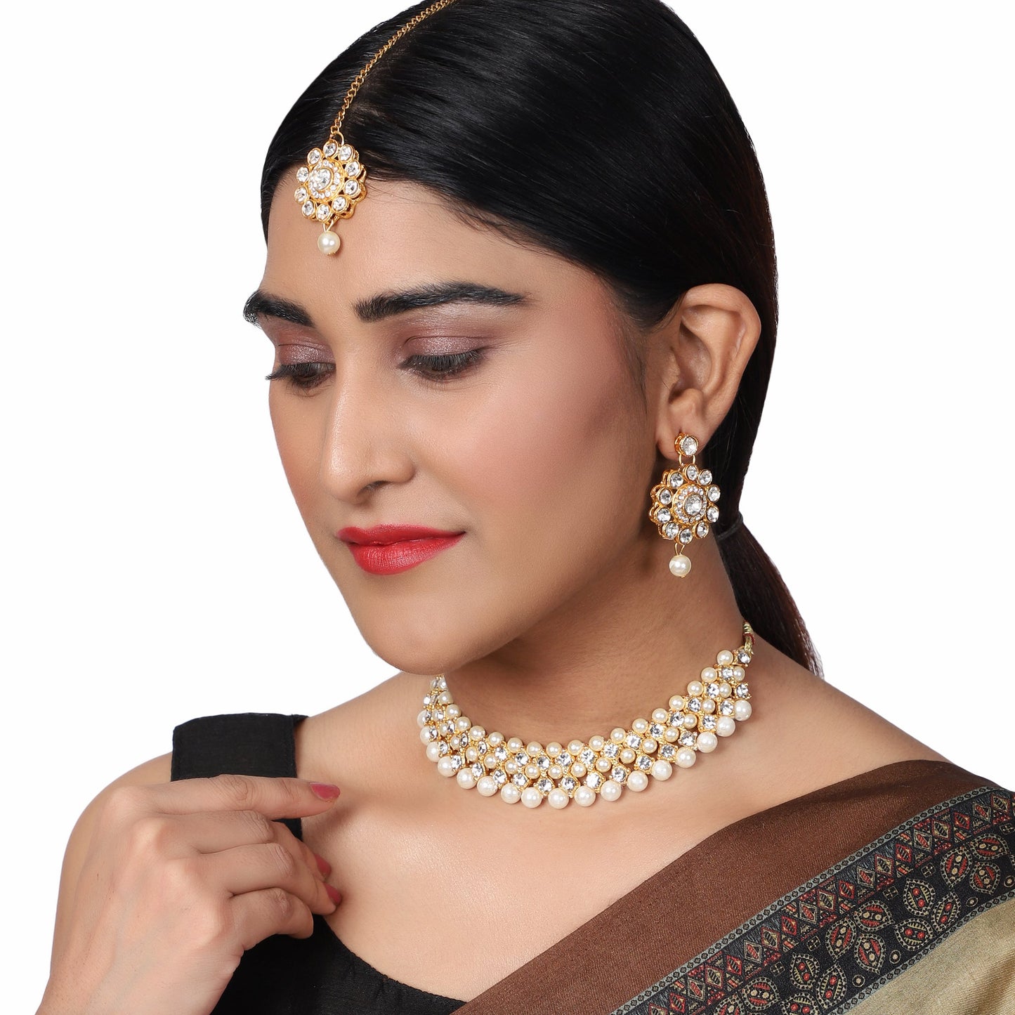 Women's Trending White Choker Set With Maang Tikka