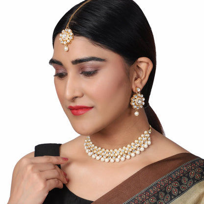 Women's Trending White Choker Set With Maang Tikka