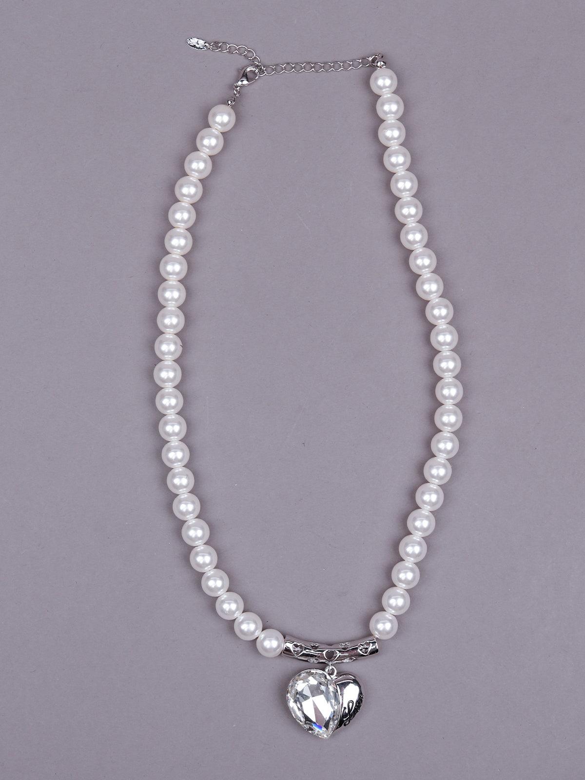 Women's Exquisite Pearl Necklace With A Heart Shape Pendant - Odette