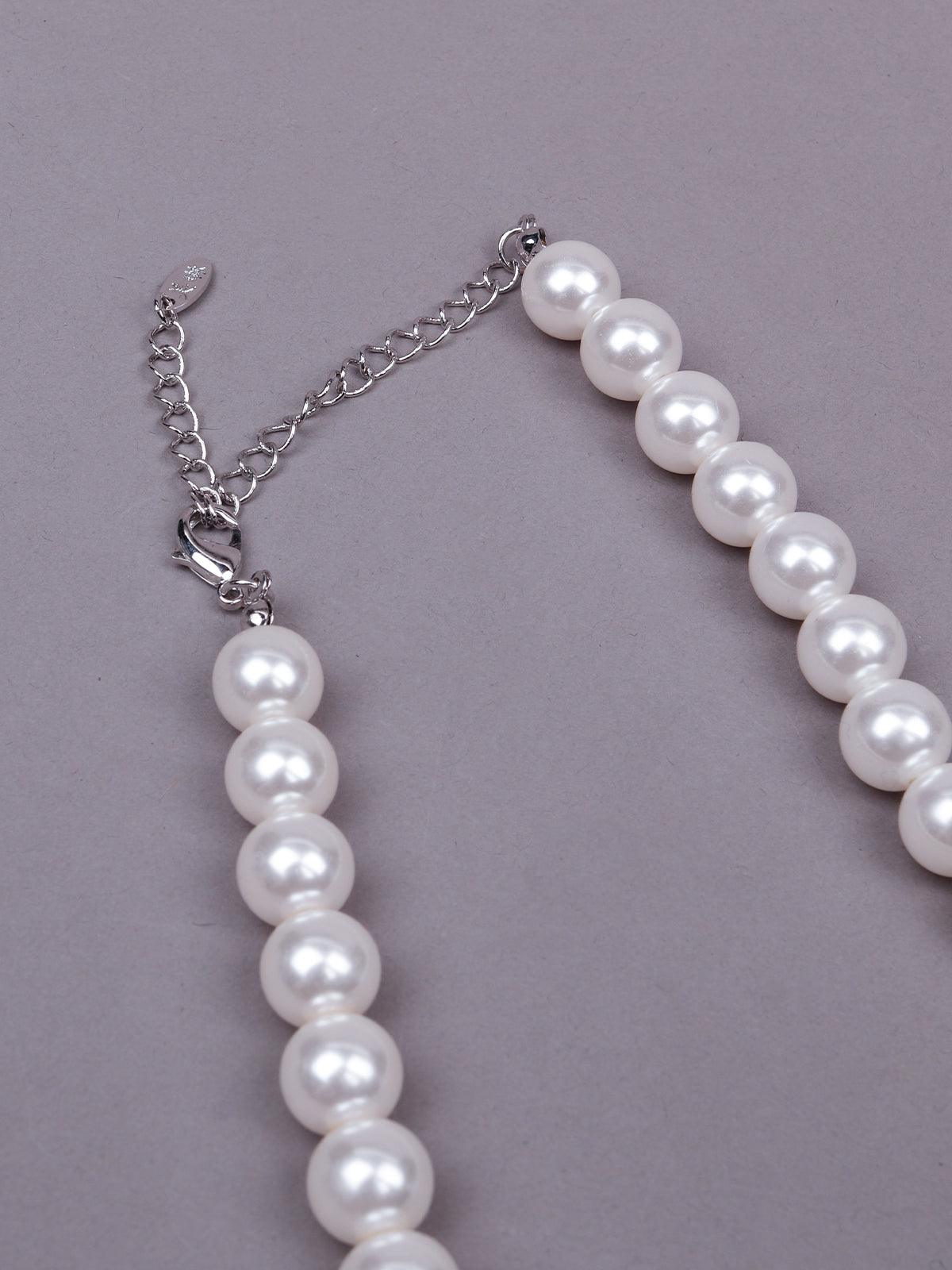 Women's Exquisite Pearl Necklace With A Heart Shape Pendant - Odette