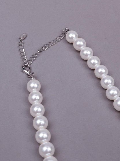 Women's Exquisite Pearl Necklace With A Heart Shape Pendant - Odette